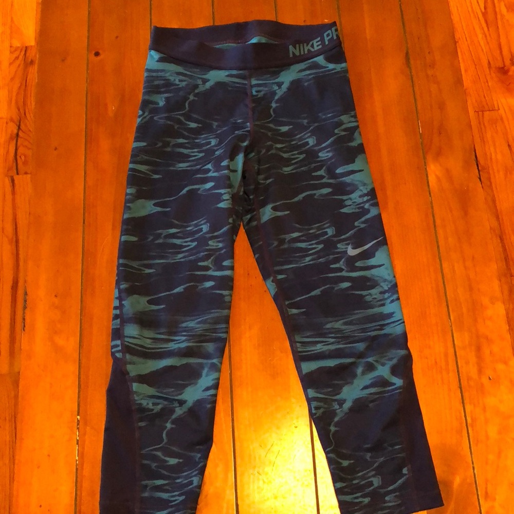 Nike pro cropped workout leggings